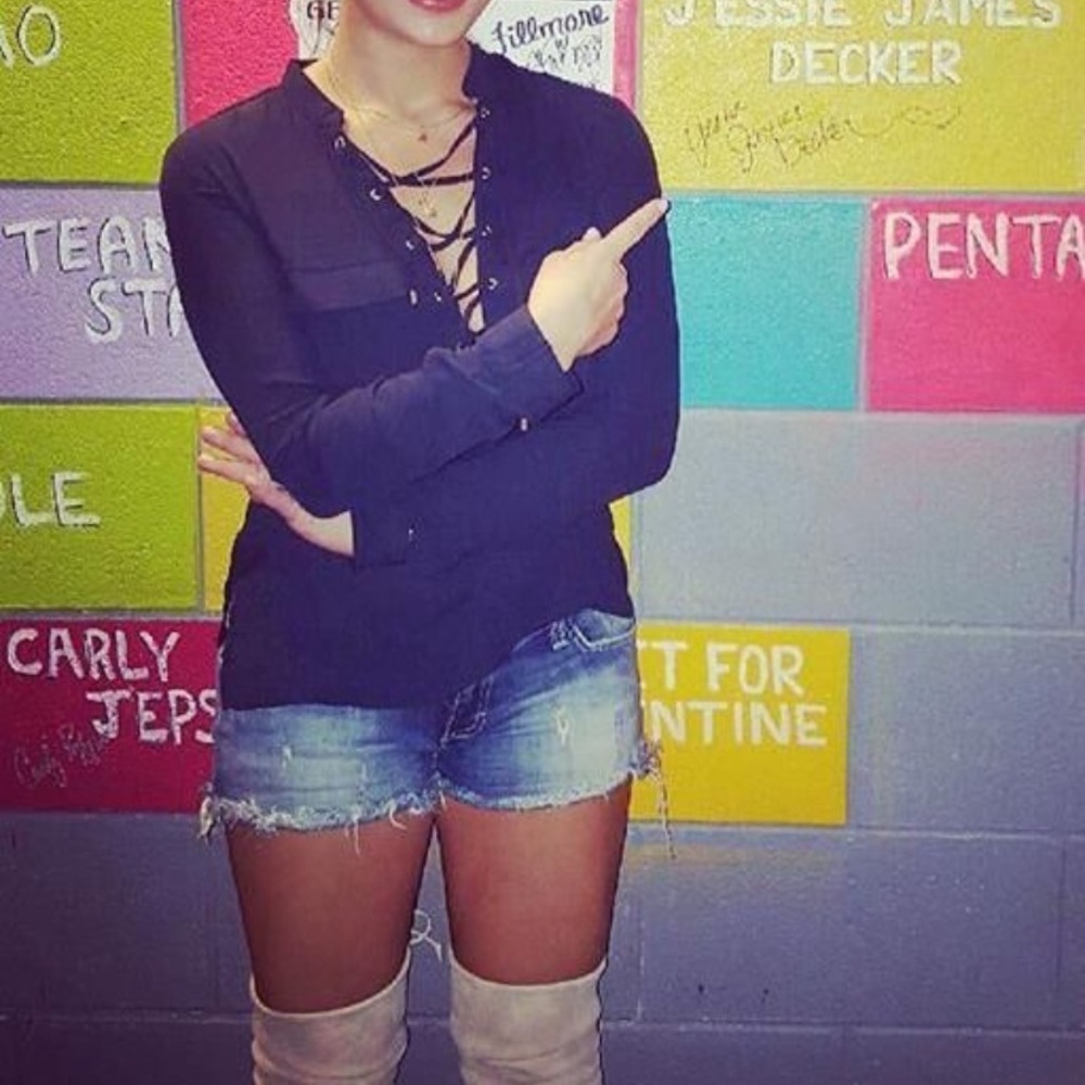 Siwy Camilla denim shorts as seen on JJD and Megan Fox - Picture 11 of 12